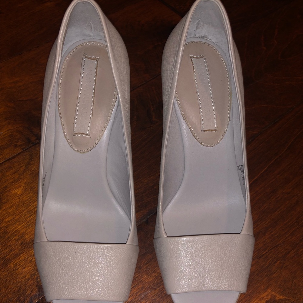 Banana Republic tan wedge